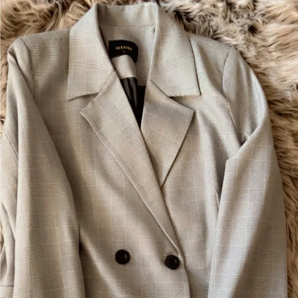 Nice jacket - Picture 3 of 3